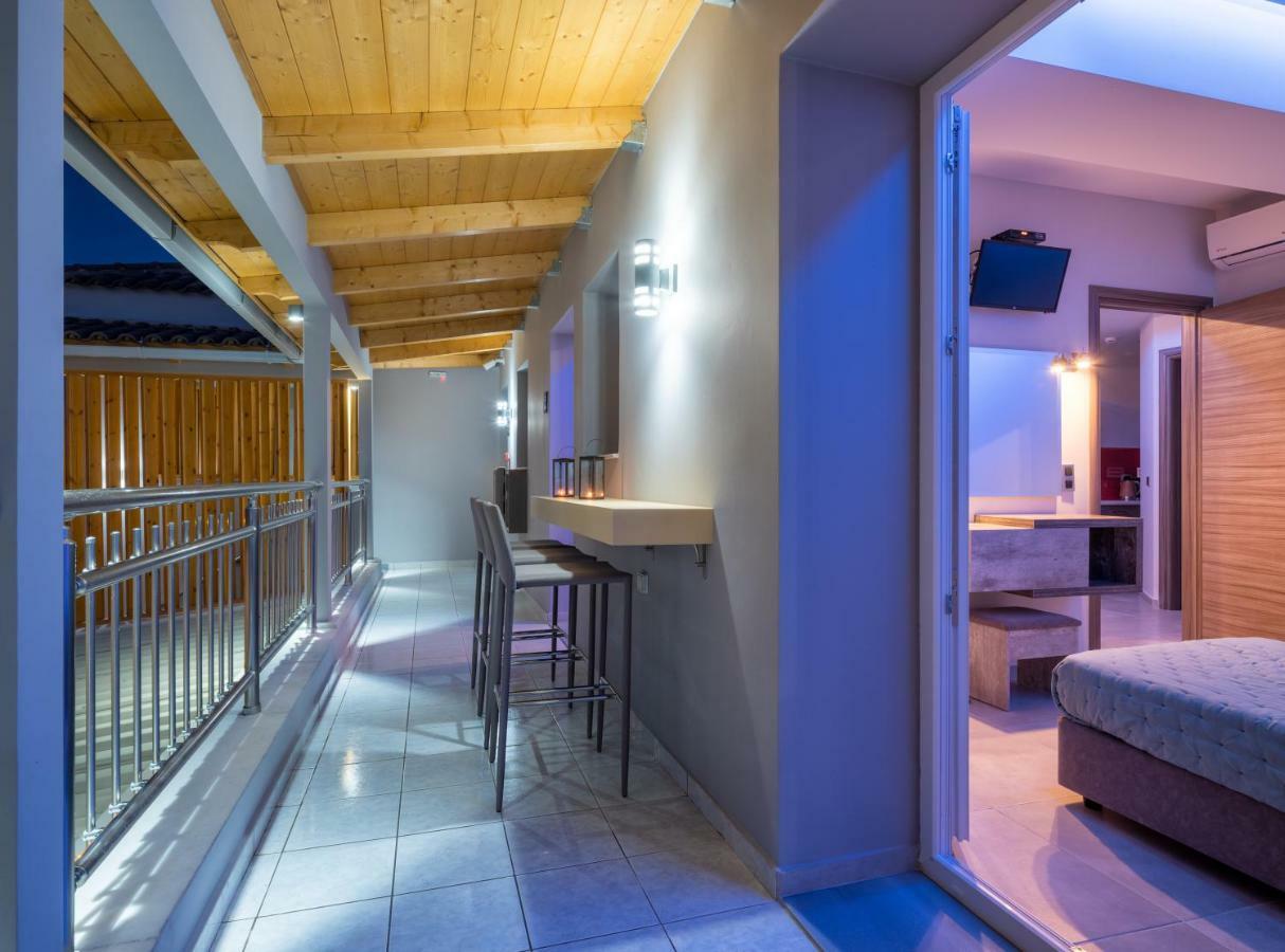 Savvas Luxury Suites Laganas Exterior photo